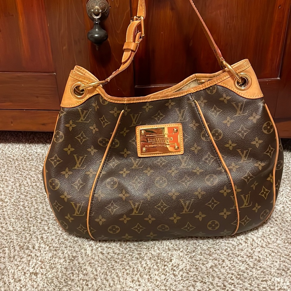 Authentic Louis Vuitton Galliera handbag monogram canvas PM (15” width)